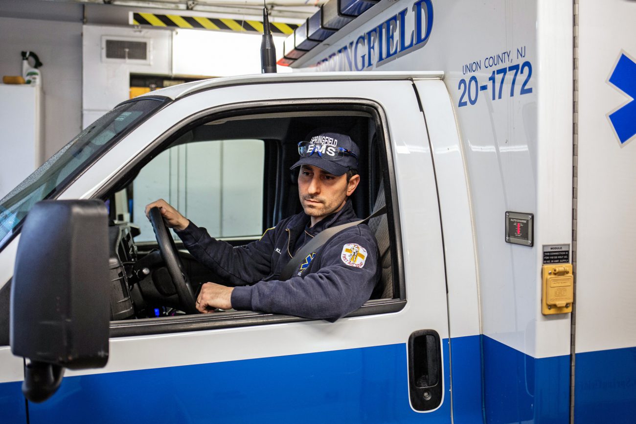 Photo of Klapper behind of the Wheel of an ambulance