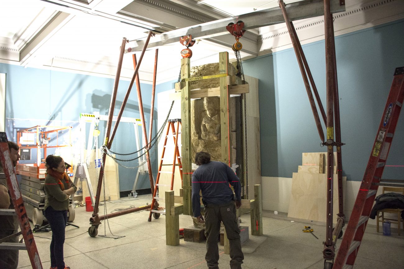 A laser-guided rigging system helps the team to prepare Stela 14 for its relocation.
