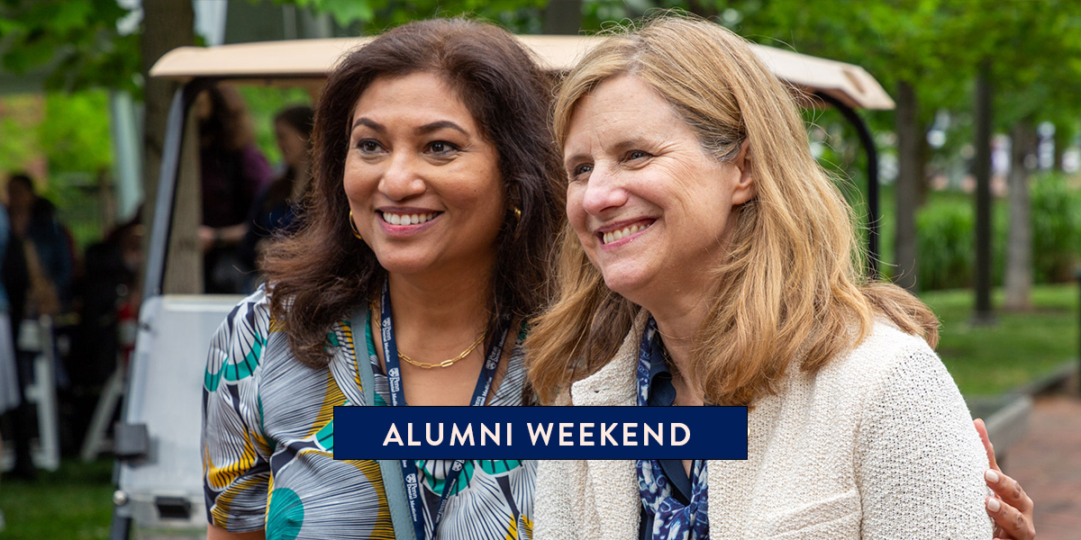 President Magill stops for a photo with a Penn alumna during Alumni Weekend in 2023.