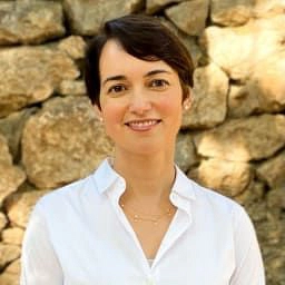 A portrait of Hahnah Seminara, MD, C’94, PAR’28, Vice Chair, Penn EMEA Leadership Committee.